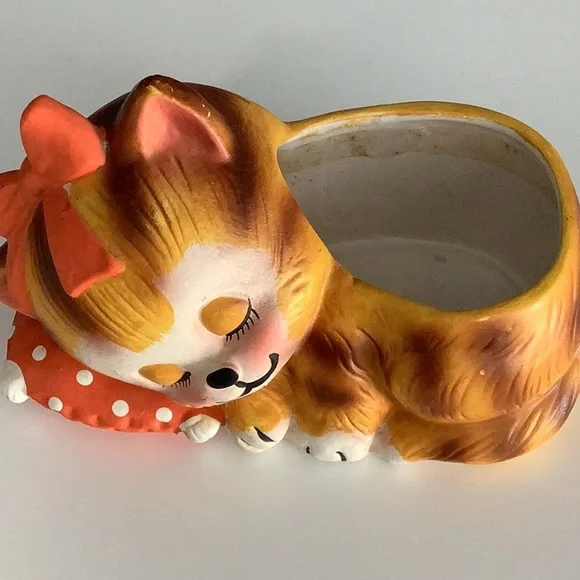 Kitschy Kitten Decor Item - Picture 2 of 6